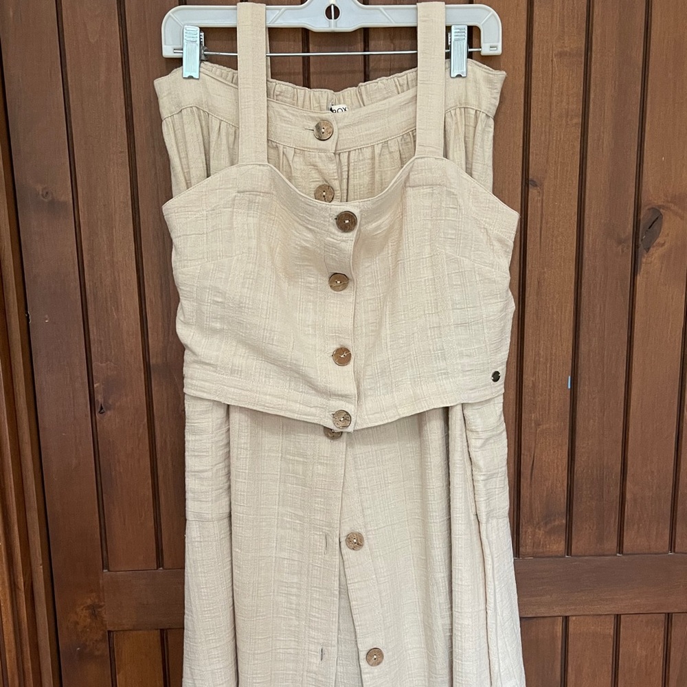Roxy Linen crop top and skirt set.